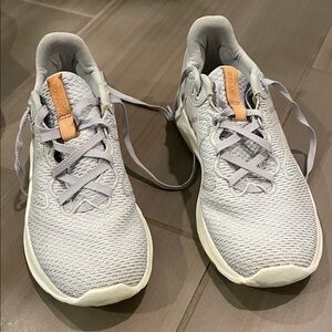 New Balance Roav Light Gray Athletic Shoes